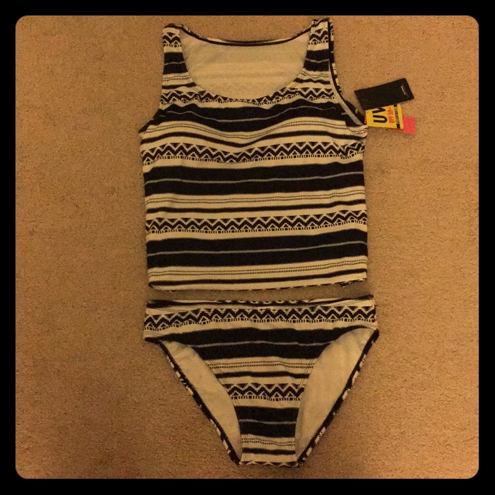 👉NWT 2 piece swimsuit!👈